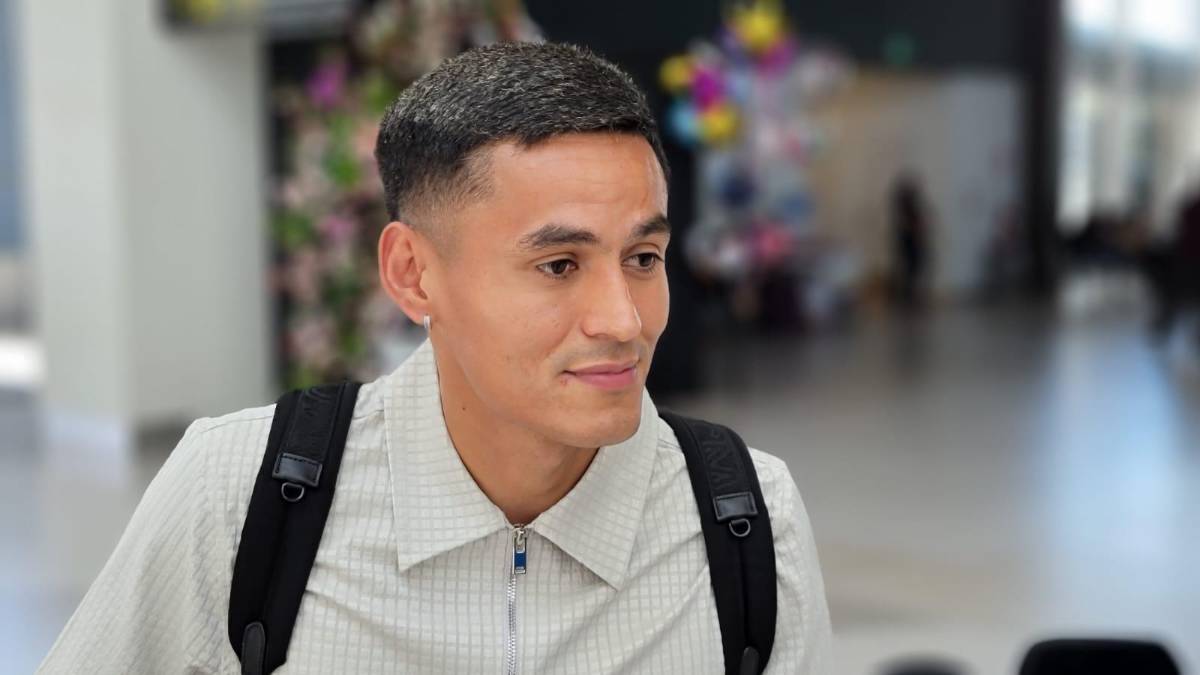 El seleccionado hondureño charló de forma muy gentil con el periodista Carlos Castellanos.