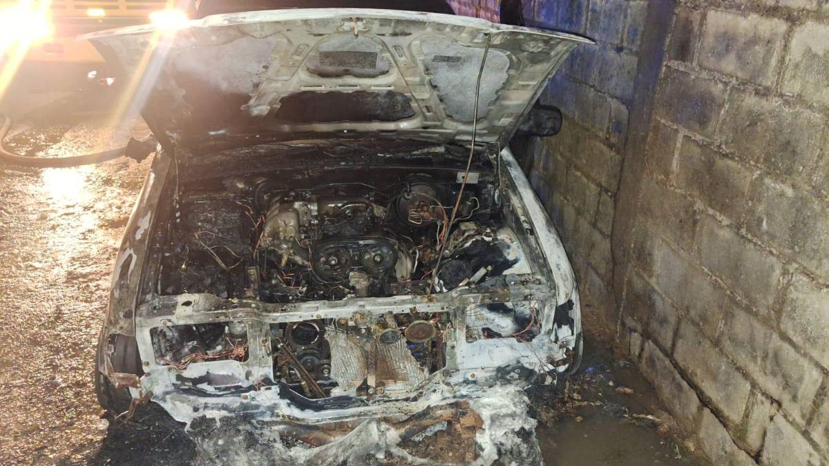 Policía muere calcinado dentro de su carro tras accidente en Olanchito