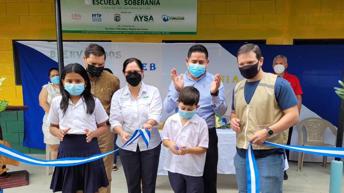 Unen esfuerzos para construir un módulo de aulas San Pedro Sula