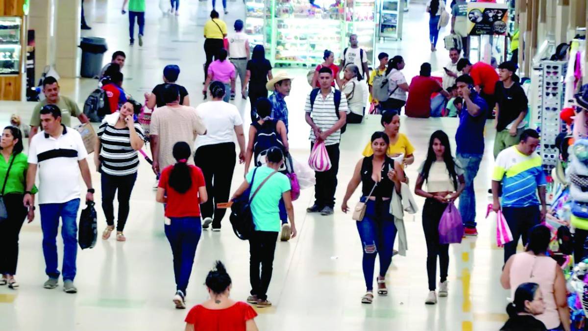 Las empresas de transporte aumentan sus viajes y las aerolíneas frecuencias.