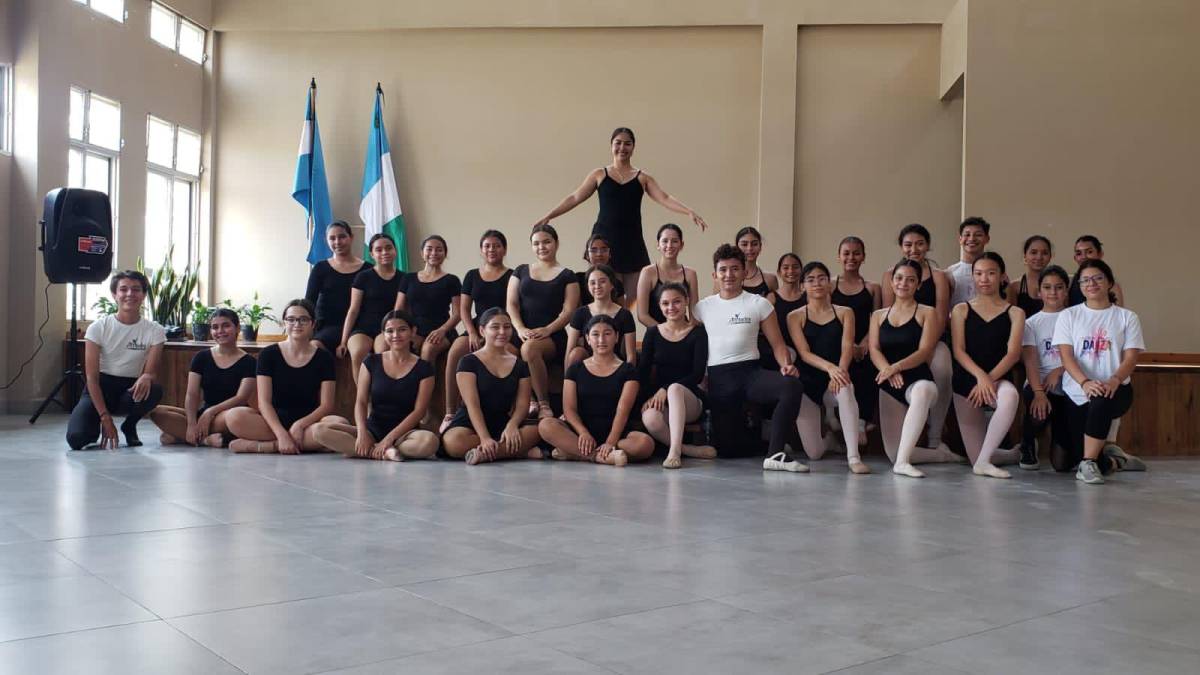 Las alumnas del taller de ballet clásico, dirigido por Diana Enamorado.