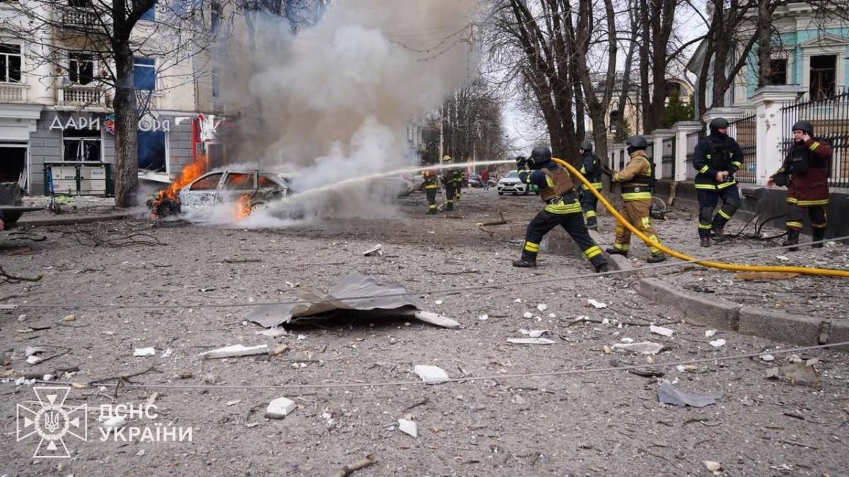 Zelenski muestra las imágenes del devastador ataque ruso en Ucrania