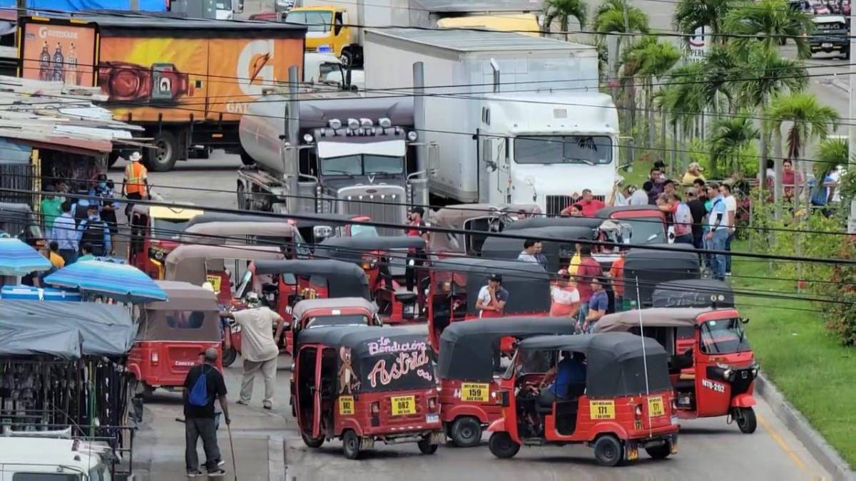 Transportistas protestan en Copán por incremento de unidades ilegales