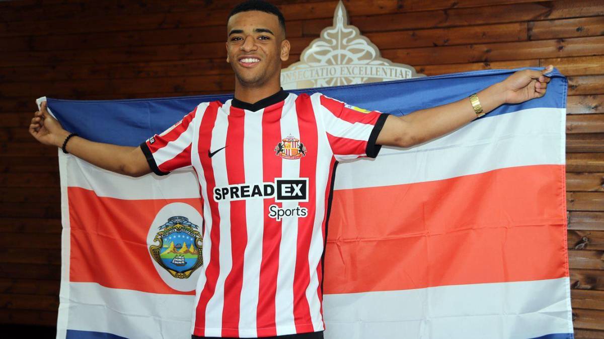 OFICIAL: El Sunderland de Inglaterra ha fichado al atacante costarricense Jewison Bennette de 18 años de edad. El joven llega procedente del Herediano y firmó contrato hasta junio del 2026.