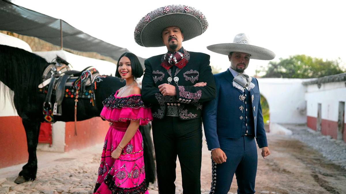 Debido a la polémica creada, el padre de la cantante, Pepe Aguilar, respondió recientemente a los comentarios negativos hacia su hija.