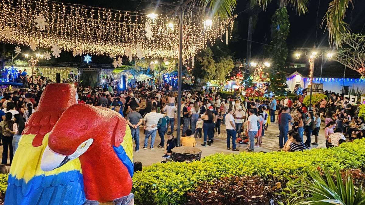 La inauguración de la villa navideña de Copán Ruinas, la ciudad turística del occidente de Honduras, se vivió con alegría y emoción este fin de semana en la principal plaza pública de la ciudad.