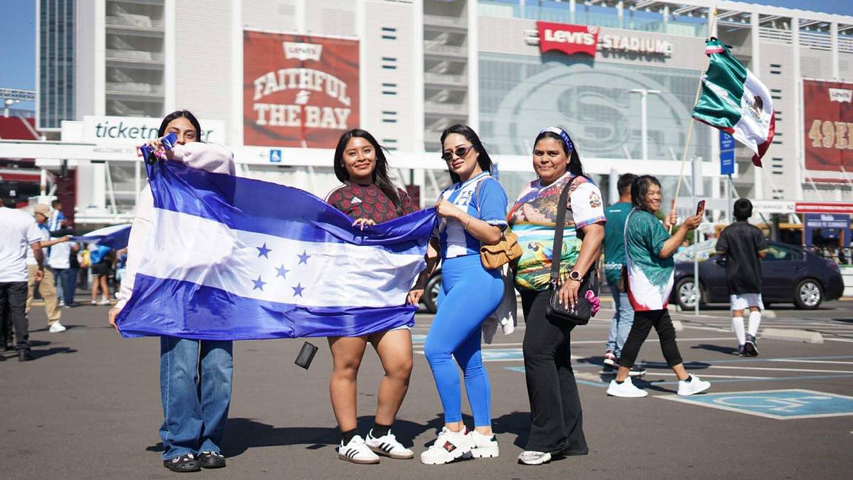 La Megan Fox catracha cautiva y lindas chicas en México vs Honduras