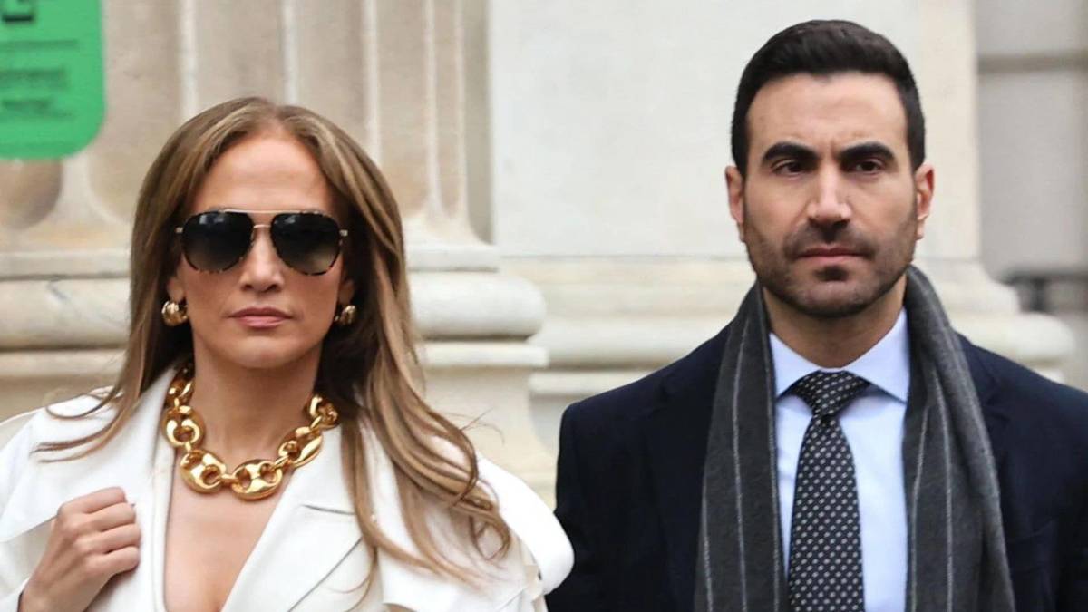 Jennifer López presume de la buena química que tiene con su colega, Brett Goldstein