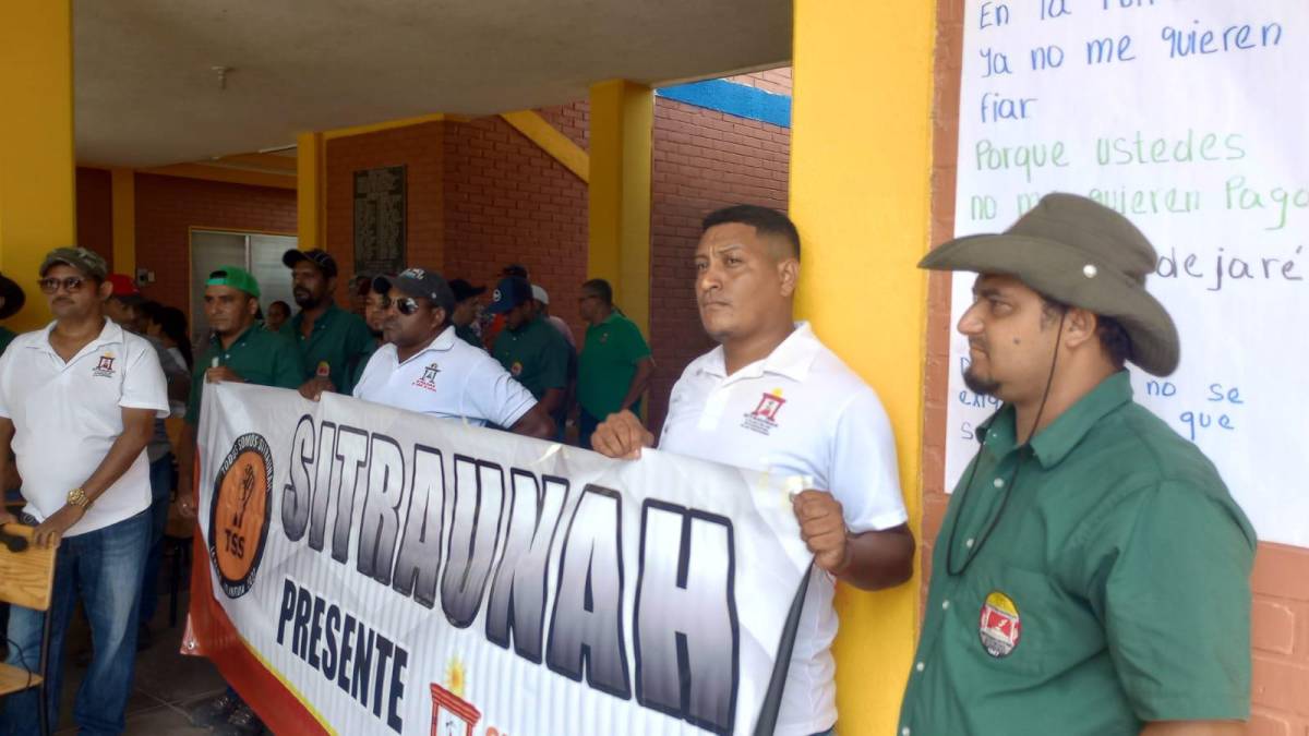 Trabajadores del Curla exigen pago de horas extras atrasadas en La Ceiba