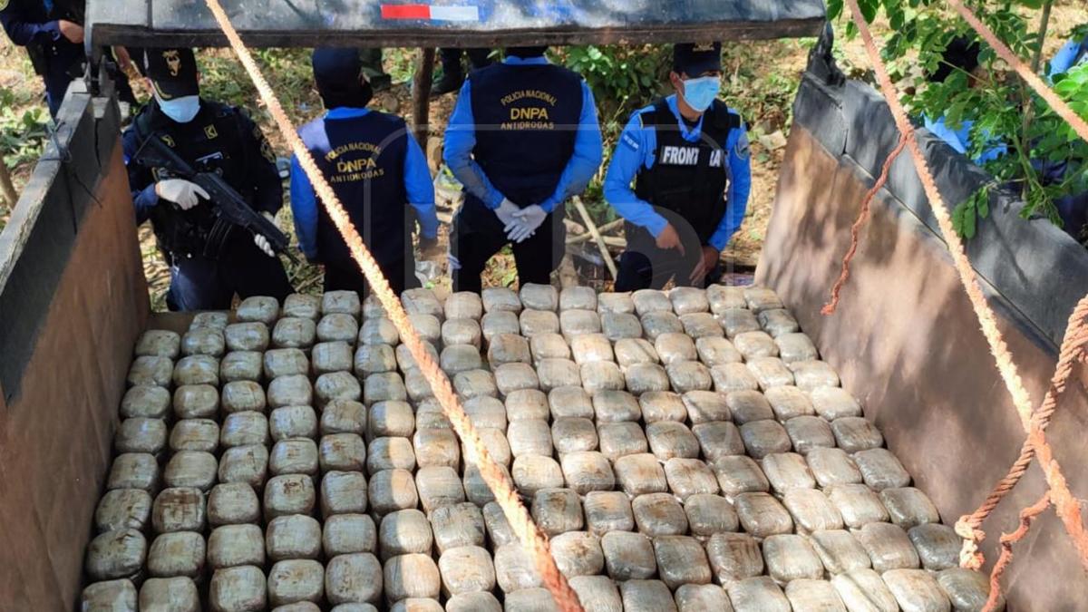 Abandonan una volqueta cargada de marihuana en Choluteca