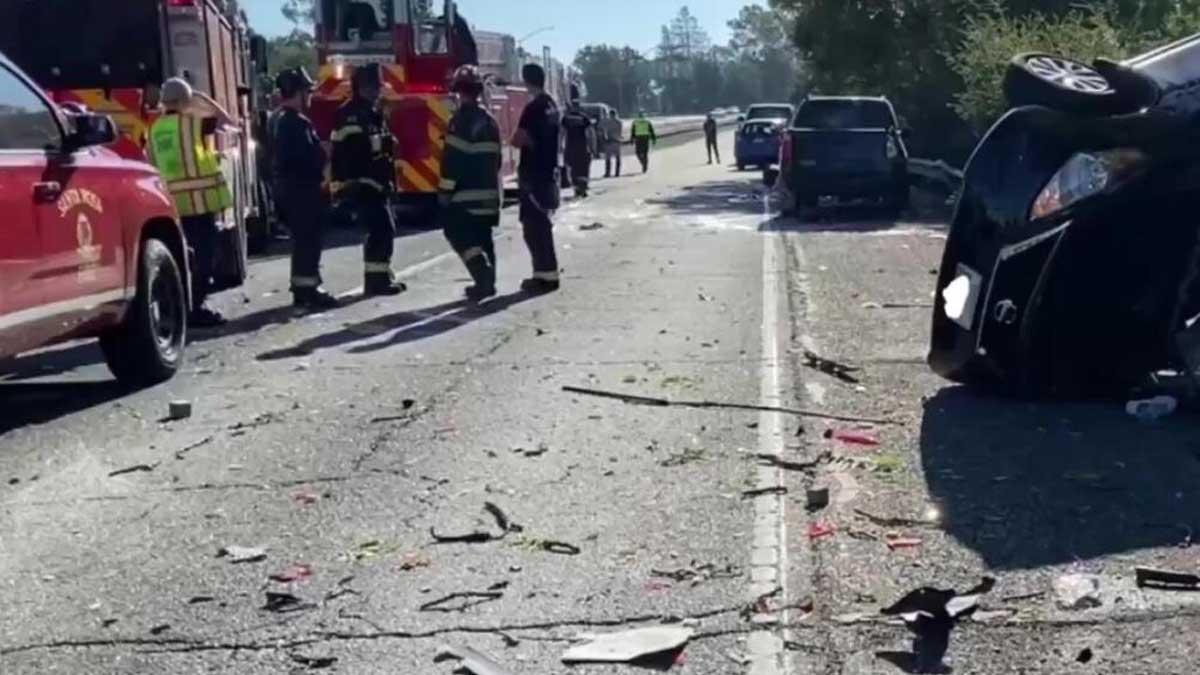 Luego, el camión se estrelló contra otros cuatro vehículos y volcó de lado, dijeron las autoridades.