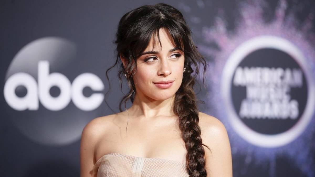 Camila Cabello revela sus inseguridades al usar bikini: “Apreté tanto el estómago que me dolían los abdominales”