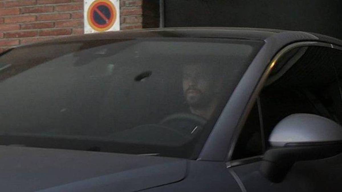 Gerard Piqué se mudó a su departamento de soltero, el que compró antes de ponerse en pareja con la cantante colombiana Shakira. 