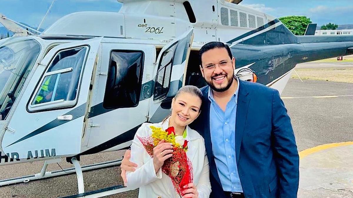 Diputado de Libre “derrocha” amor en helicóptero tras comprometerse con su novia