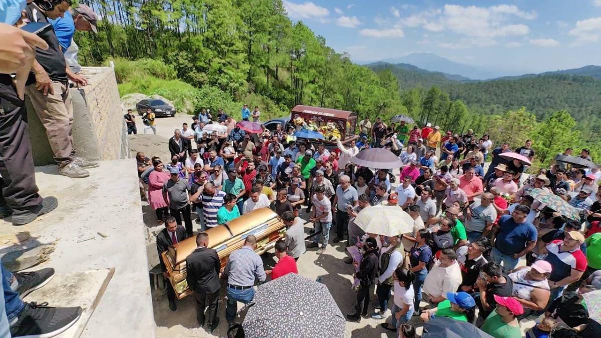 Multitudinario fue el entierro de Neptalí Turcios en Santa Rosa de Copán.