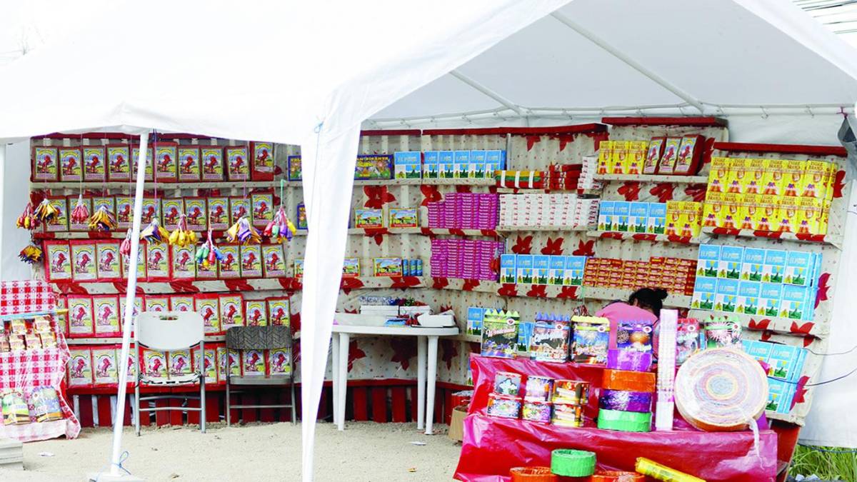 Exhortan a padres de familia a no comprar pólvora a sus hijos