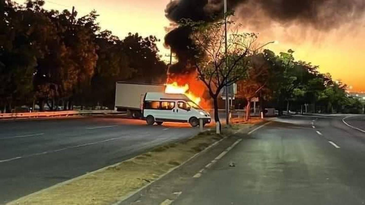 Tras los hechos, Cristóbal Castañeda Camarillo, secretario de Seguridad Pública en Sinaloa, solicitó a la población permanecer en sus domicilios para salvaguardar su integridad.