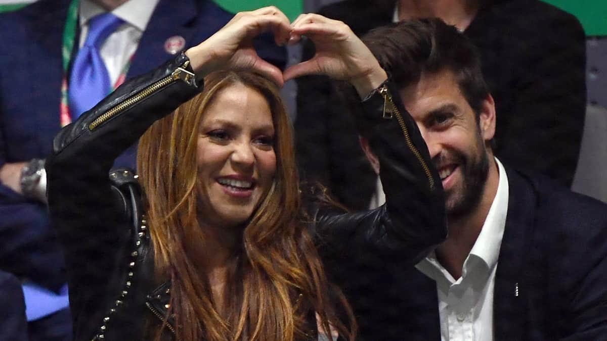 Cuando Shakira iniciaba su relación amorosa con Gerard Piqué, la madre del jugador concedió una entrevista a un medio español e indicó que la cantante le parecía “una persona fascinante”, debido a que era “una mujer sencilla y de grandes valores”. 