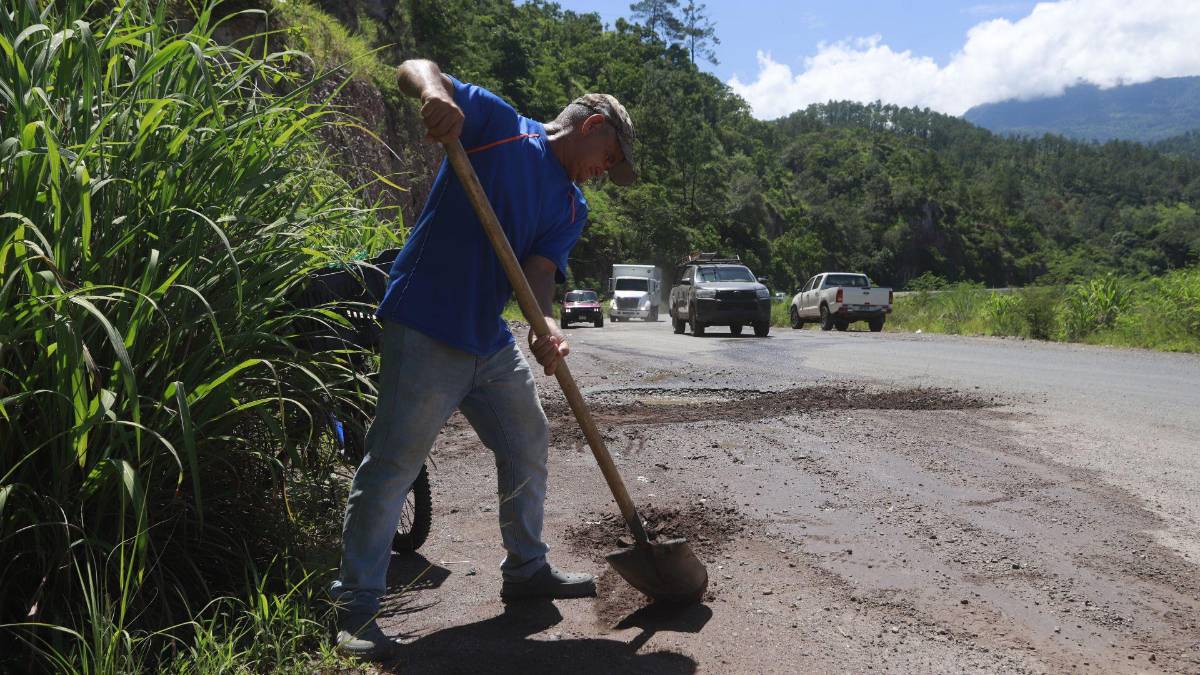 En ruinas la carretera RN-20 de Santa Bárbara: tiene más de 850 baches
