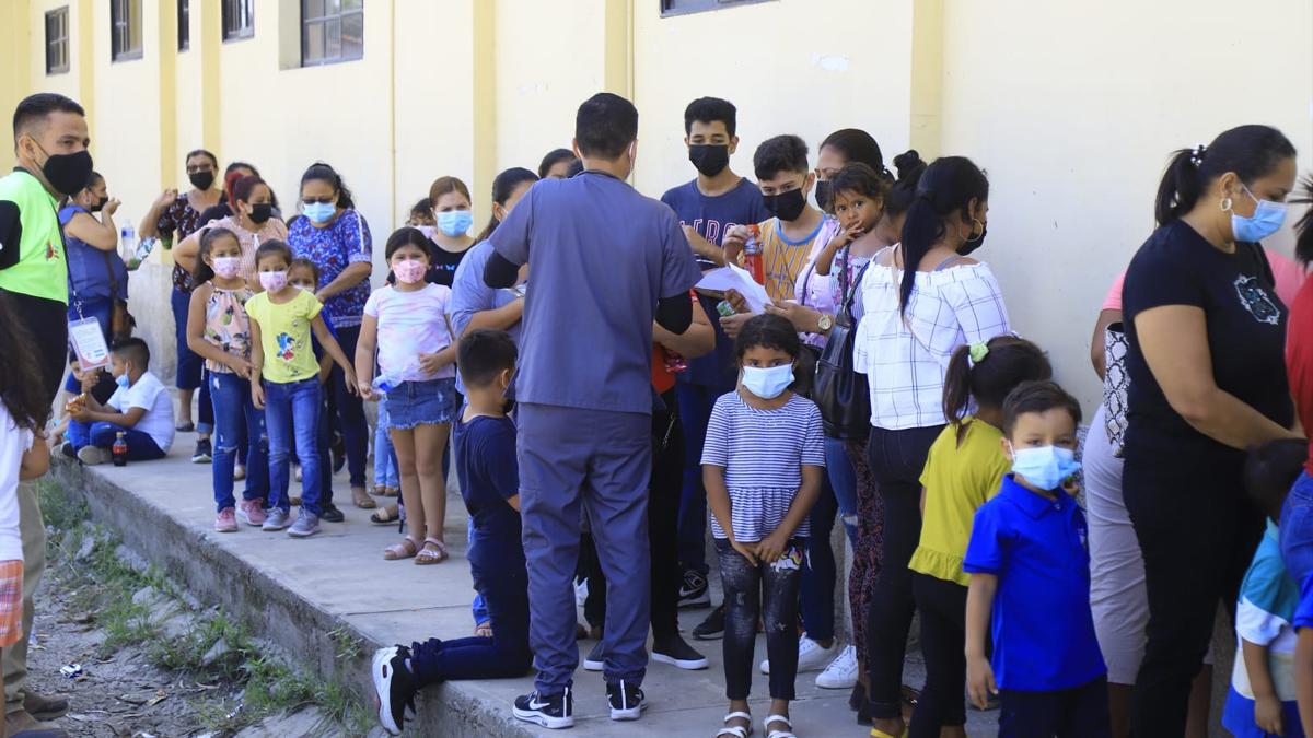 Más de cien niños se vacunan a diario en La Lima, Cortés