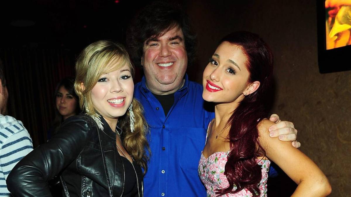 En el documental se incluye las declaraciones de la actriz Jennette Mccurdy de iCarly sobre la conducta inapropiada de Dan Schneider, así mismo sobre los chistes sexuales que escribió para algunos capítulos de Victorius, ejecutados por Ariana Grande.