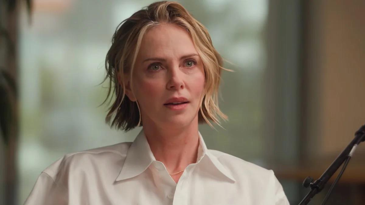 Charlize Theron recuerda la noche cuando su madre acabó con la vida de su padre