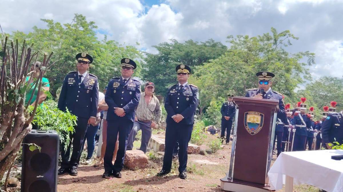 Emotiva despedida al policía Kenny Curry Ávila tras su trágica muerte