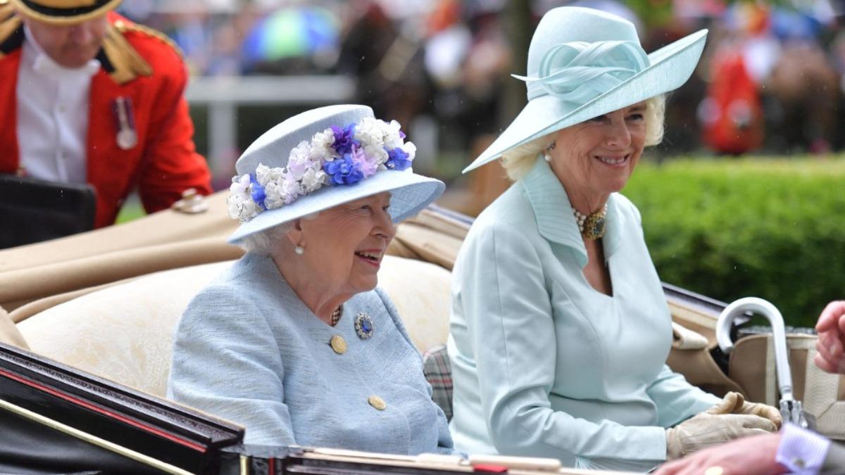 Isabel II da su aprobación para que Camilla sea la futura reina consorte