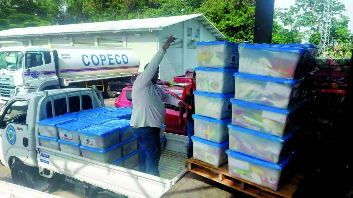 Personal de Copeco ha distribuido alimentos a unas 154 familias damnificadas en Atlántida.