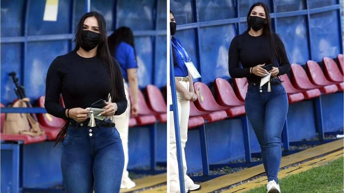 La hermosa chica que deslumbró en el estadio Morazán. Esta lindura trabaja de edecán durante los partidos de la Liga Nacional.