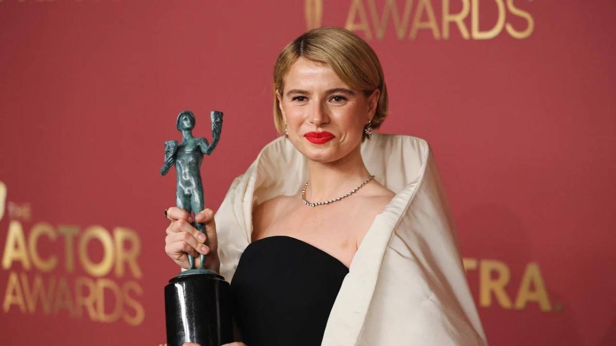 ¿Vestida para ganar? Así llegó Jessie Buckley a los premios Óscar 2026