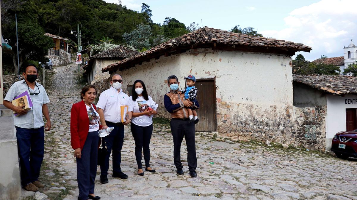 Honran al pintor hondureño José Antonio Velásquez