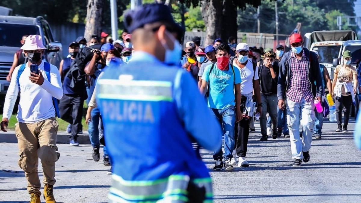 La caravana de migrantes estaría conformada por hondureños y extranjeros.