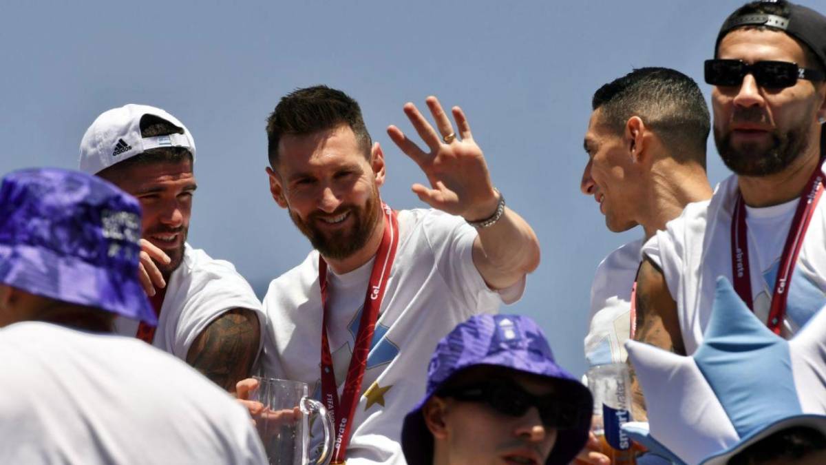Lionel Messi es uno de los que más ha disfrutado este histórico momento. Su sueño de ganar la Copa del Mundo se cumplió y ahora lo celebra con el pueblo argentino.