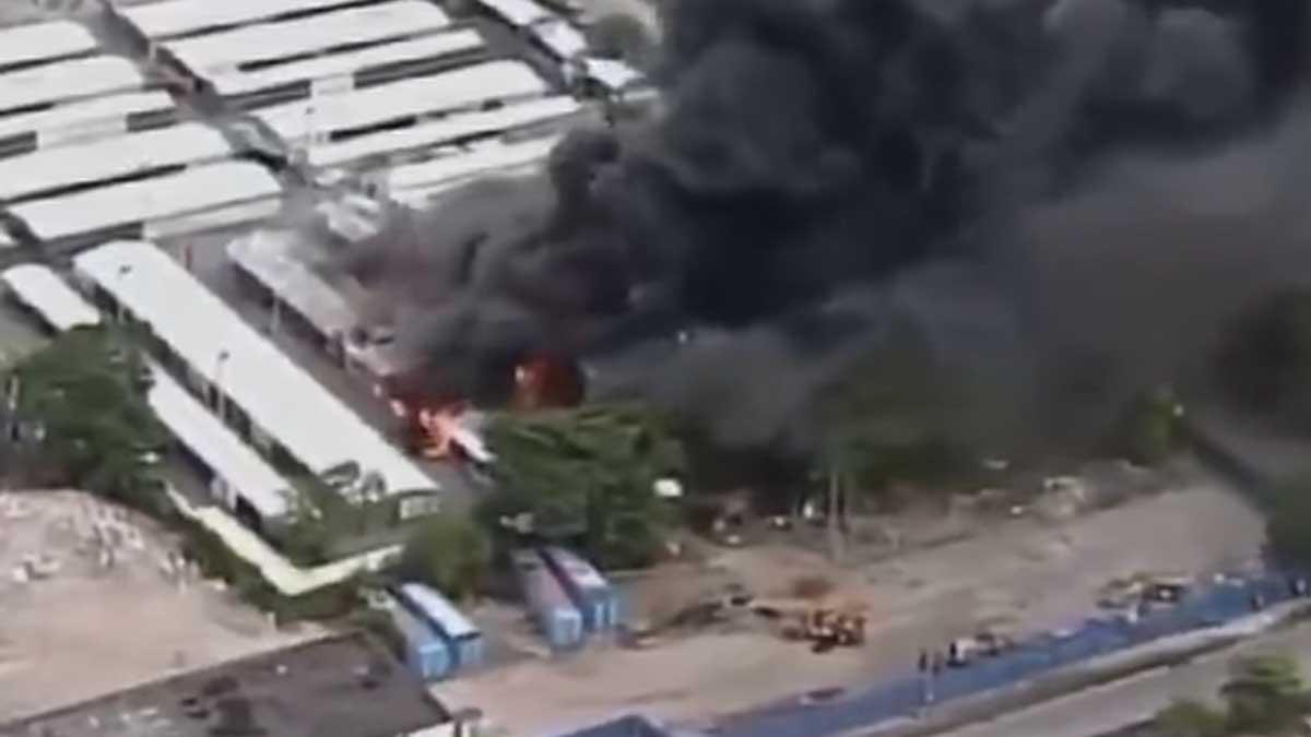 Se incendia mercado de pulgas más grande de Miami, Florida