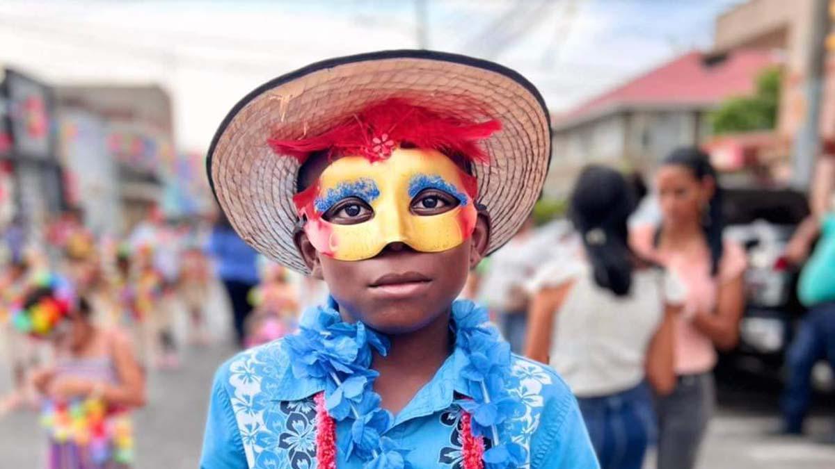 Escolares calientan el ambiente del Gran Carnaval 2022 de La Ceiba