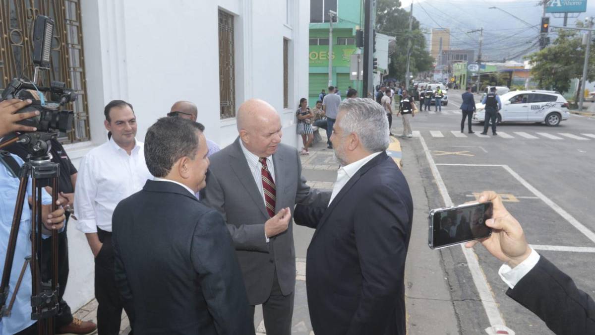 ¡Apareció! Rodolfo Padilla Sunseri llega para ser juramentado como regidor