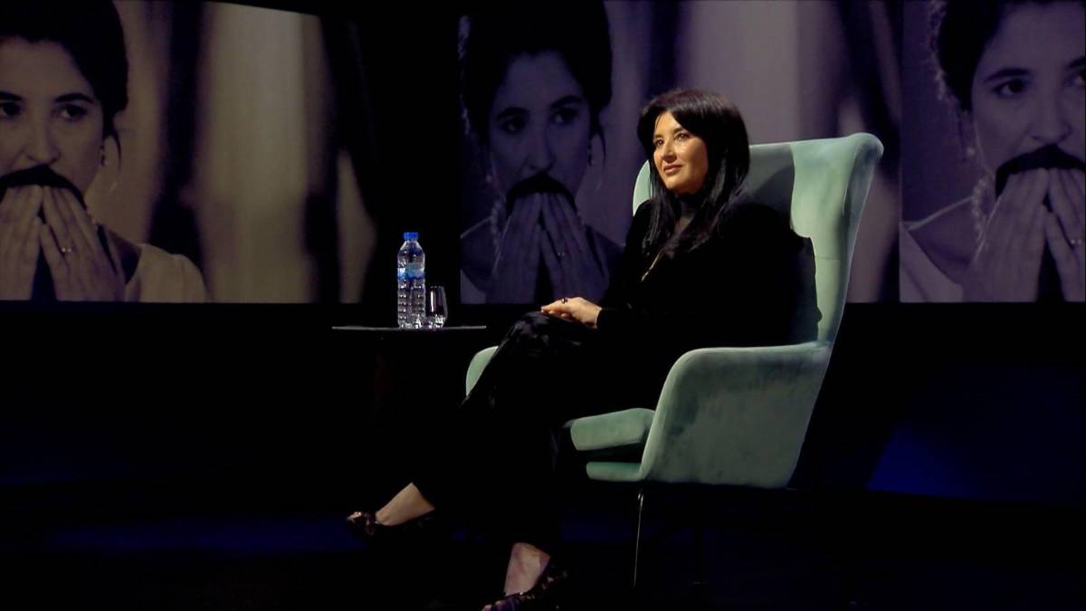 Así es Diella, la primera 'ministra virtual' del mundo