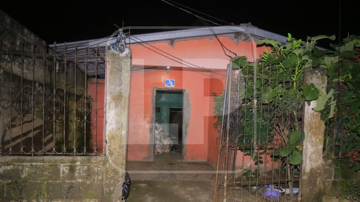 Vivienda allanada por la Policía Nacional.