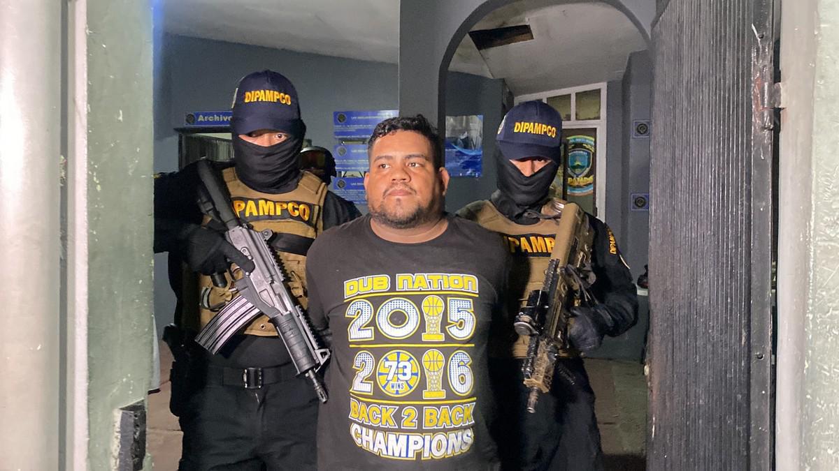 Uno de los detenidos es Sergio Daniel Martínez Navarro, de 31 años de edad, conocido con el alias “El Ogro”, originario y residente en San Pedro Sula.