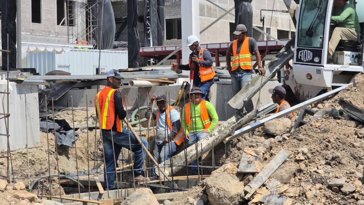 “Prometieron ocho hospitales... y en dos ni siquiera pusieron la primera piedra”