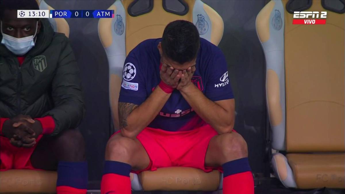 Luis Suárez salió lesionado y entre lágrimas en los primeros minutos del juego.