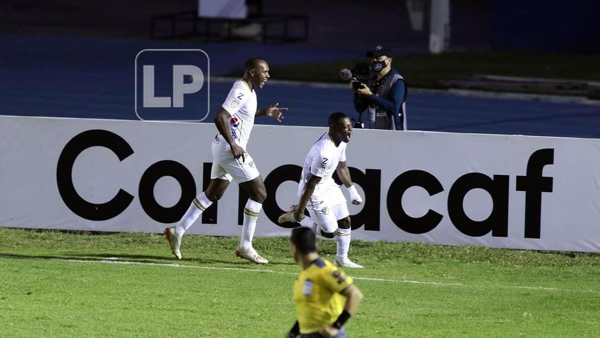 La euforia de Júnior Lacayo festejando su gol ante Motagua.