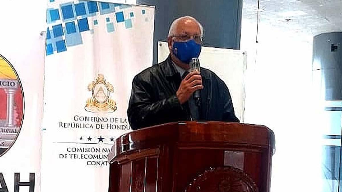 Francisco Herrera buscará reelegirse en las próximas elecciones de la Unah