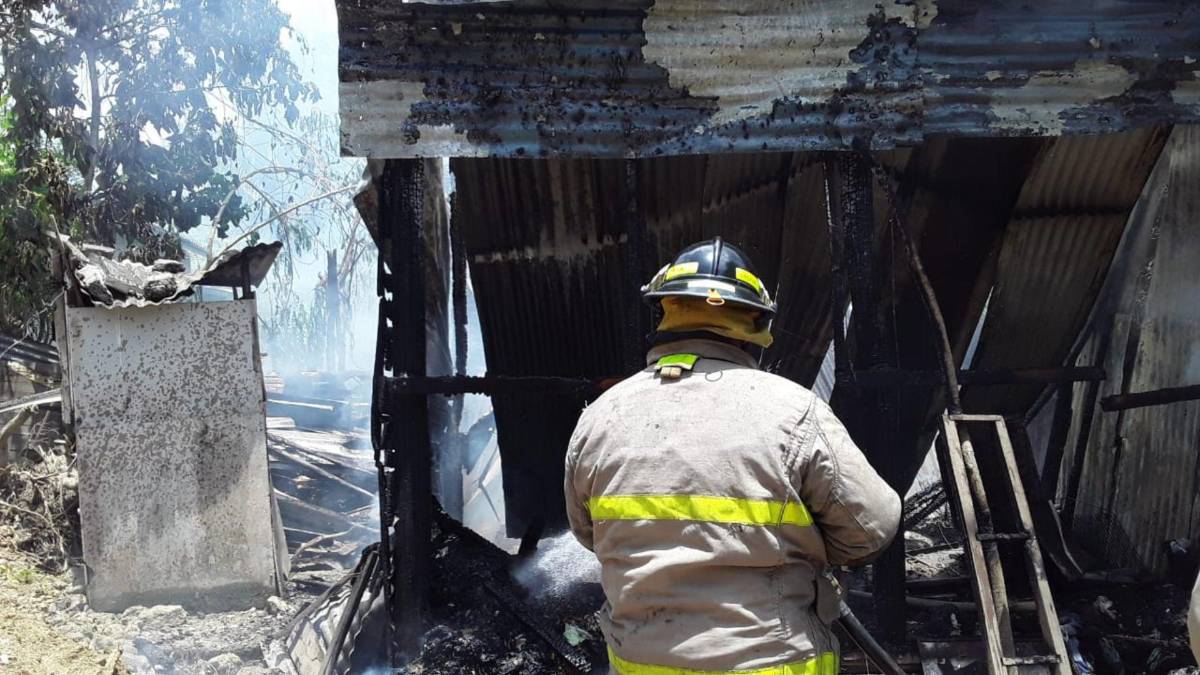Hermanitas de dos y cuatro años mueren tras incendio en casa de zinc