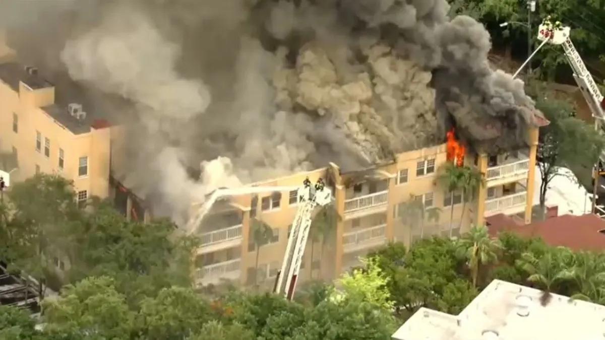 Evacuan un edificio en Miami tras masivo incendio precedido de tiroteo