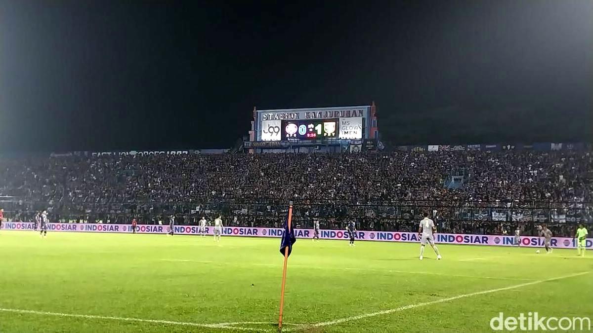 El Arema FC perdió en casa 2-3 en el clásico de East Jarva contra el Persebaya Surabaya. Este resultado desató la locura de sus aficionados.