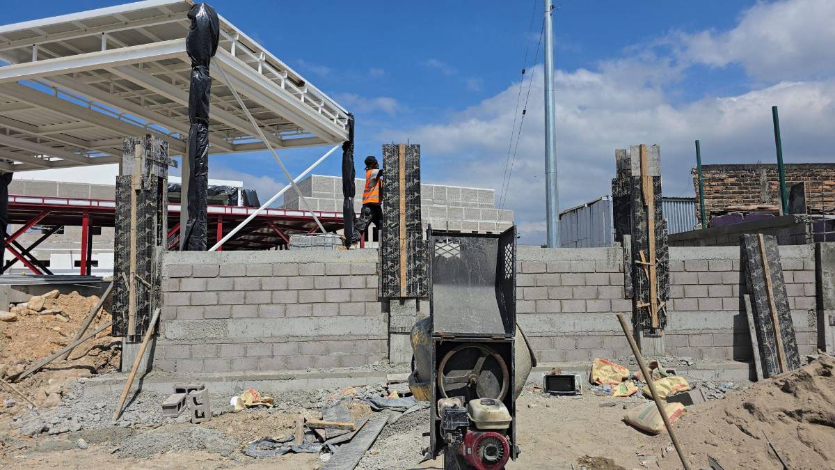 “Prometieron ocho hospitales... y en dos ni siquiera pusieron la primera piedra”