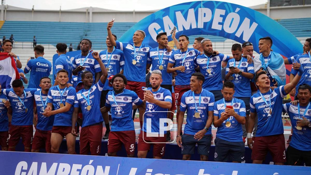 Los jugadores del Motagua después de recibir las medallas de campeones del Torneo Clausura 2022.