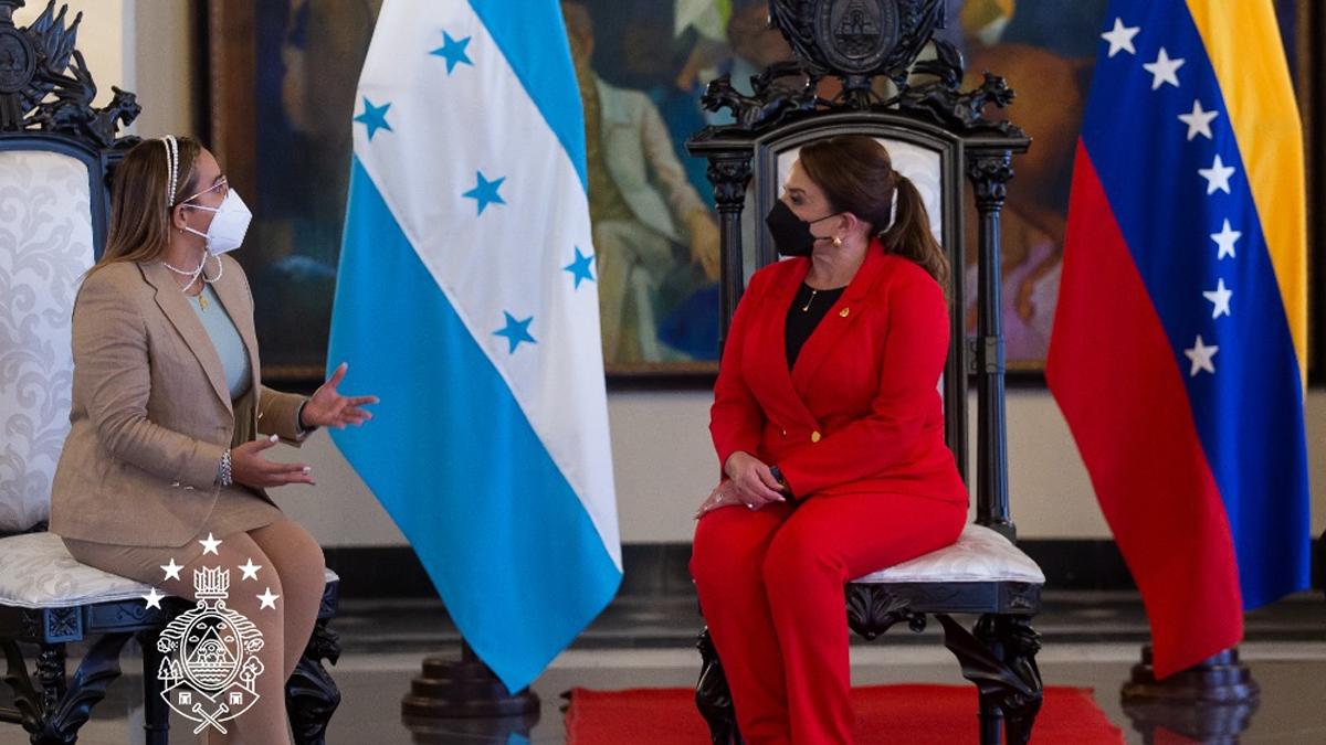 Xiomara Castro recibe cartas credenciales de embajadores de Venezuela, Canadá, El Salvador y Perú